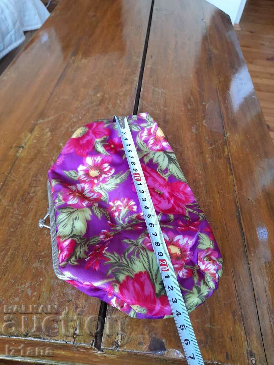 Auction Old lady's purse Auction Old lady's purse