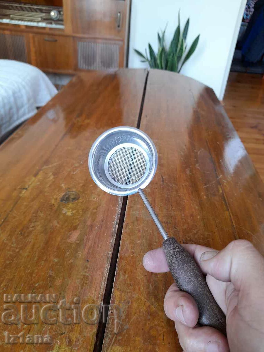 Παράδοση Ένα παλιό τρυπητό Παράδοση Ένα παλιό τρυπητό