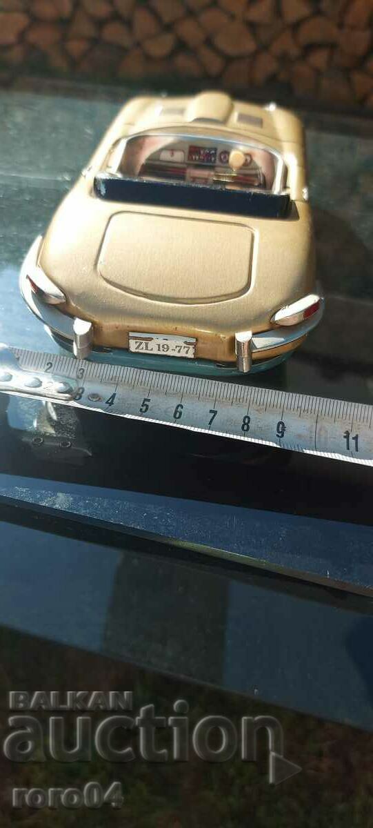 LARGE OLD SHEET METAL CONVERTIBLE - LIPSY - 5 LARGE OLD SHEET METAL CONVERTIBLE - LIPSY - 5