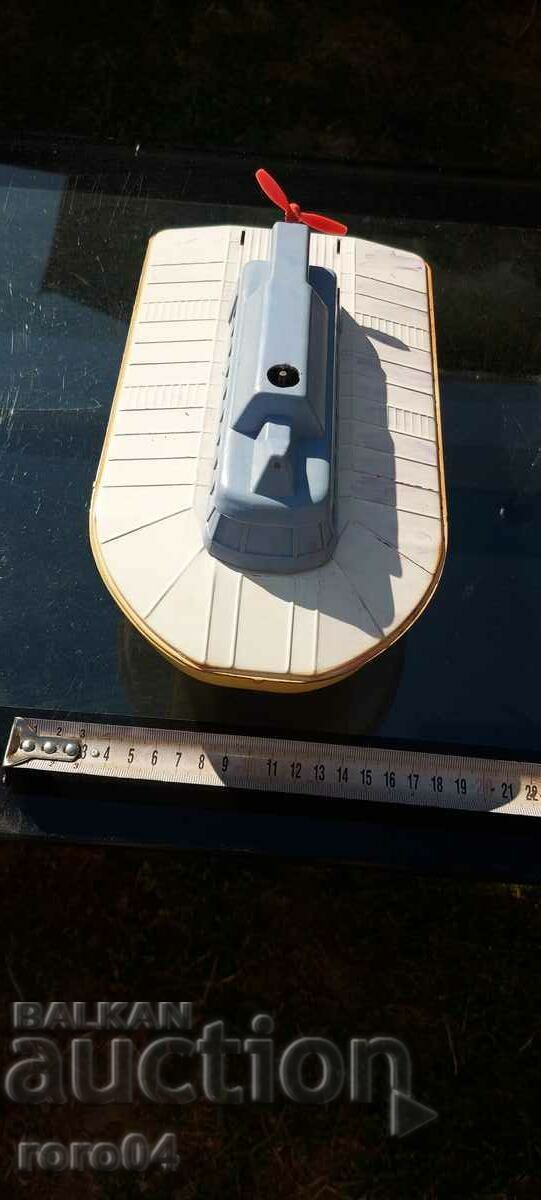 Auction LARGE OLD SHEET METAL BOAT - LIPSY Auction LARGE OLD SHEET METAL BOAT - LIPSY