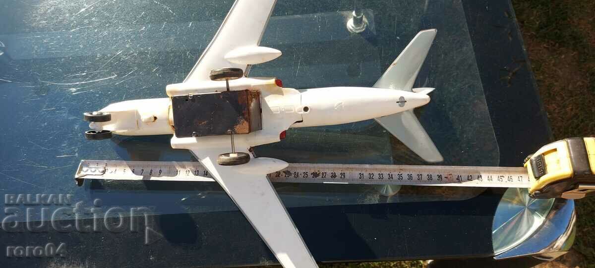 Delivery of LARGE OLD SHEET METAL PLANE - LIPSY Delivery of LARGE OLD SHEET METAL PLANE - LIPSY