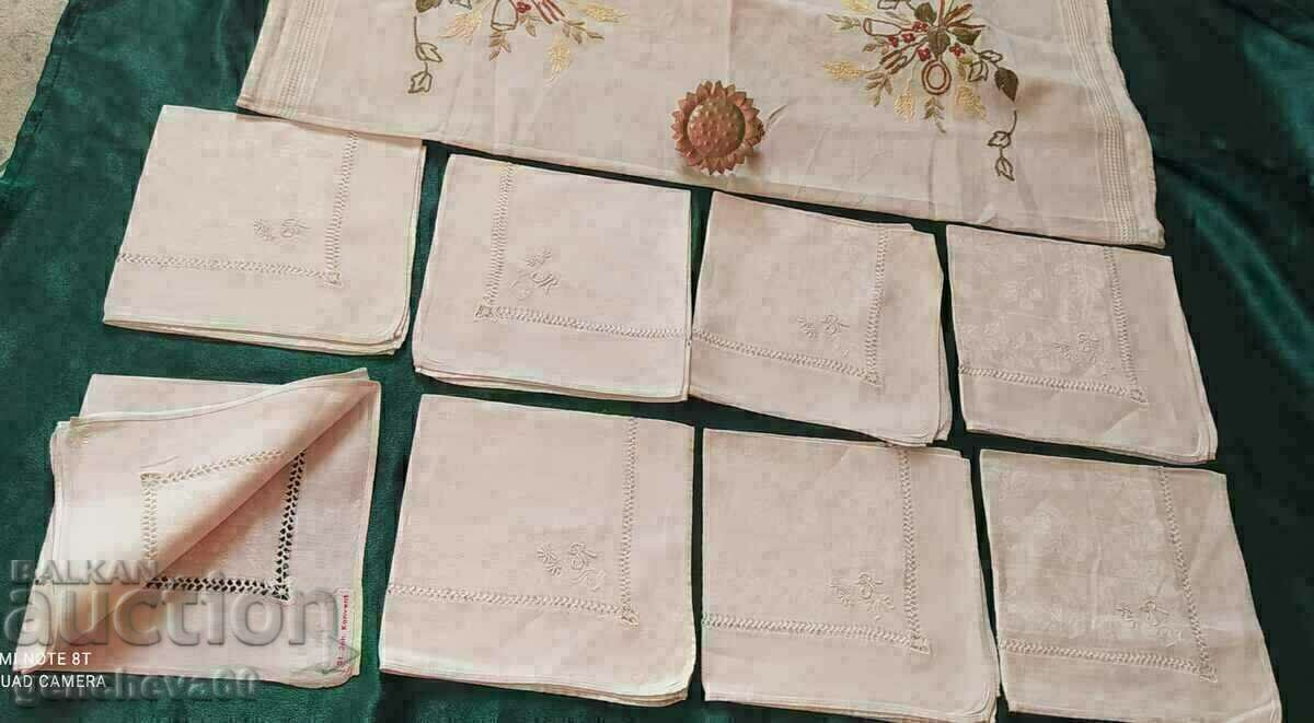 Coperta, broderie manuala si 8 servetele, in, initiale Coperta, broderie manuala si 8 servetele, in, initiale