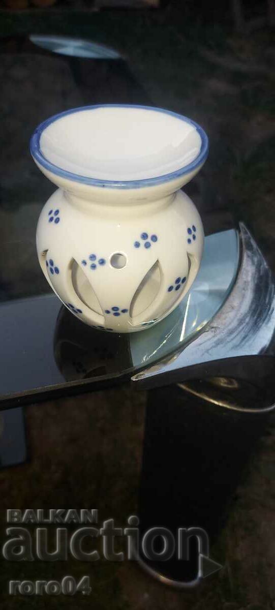 Auction PORCELAIN HOLDER FOR SCENTED CANDLES Auction PORCELAIN HOLDER FOR SCENTED CANDLES