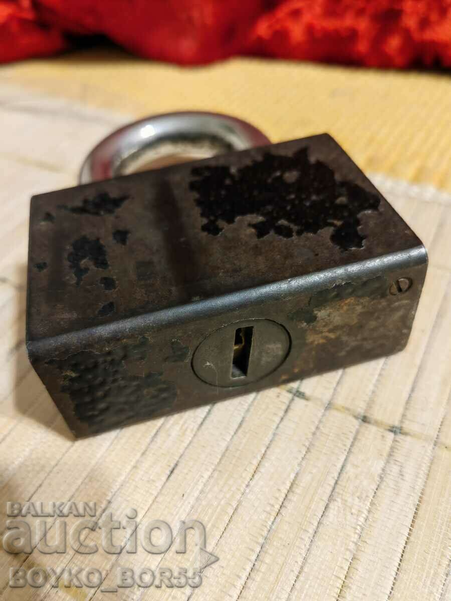 Доставка на Голям Стар Закален Катинар с Ключ Доставка на Голям Стар Закален Катинар с Ключ