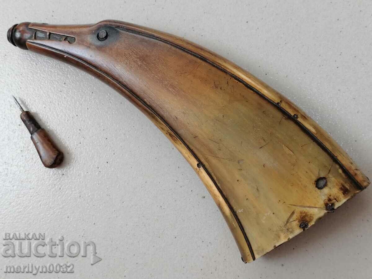 Ancient horned horn powder keg for pishtov Ancient horned horn powder keg for pishtov