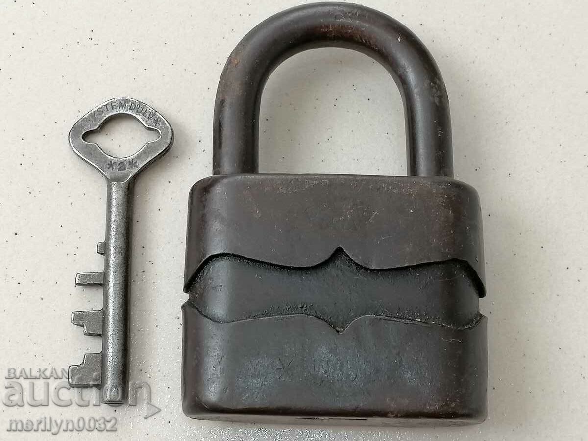 German LARGE padlock with key 1920s padlock suitcase lock with price 104.00 BGN | € 53.17 German LARGE padlock with key 1920s padlock suitcase lock with price 104.00 BGN | € 53.17