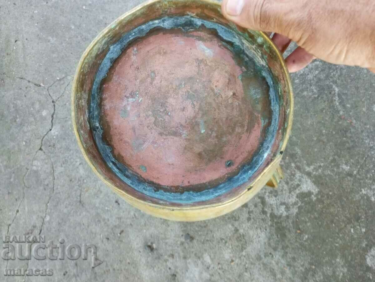 Auction Old brass vessel, jug type Auction Old brass vessel, jug type