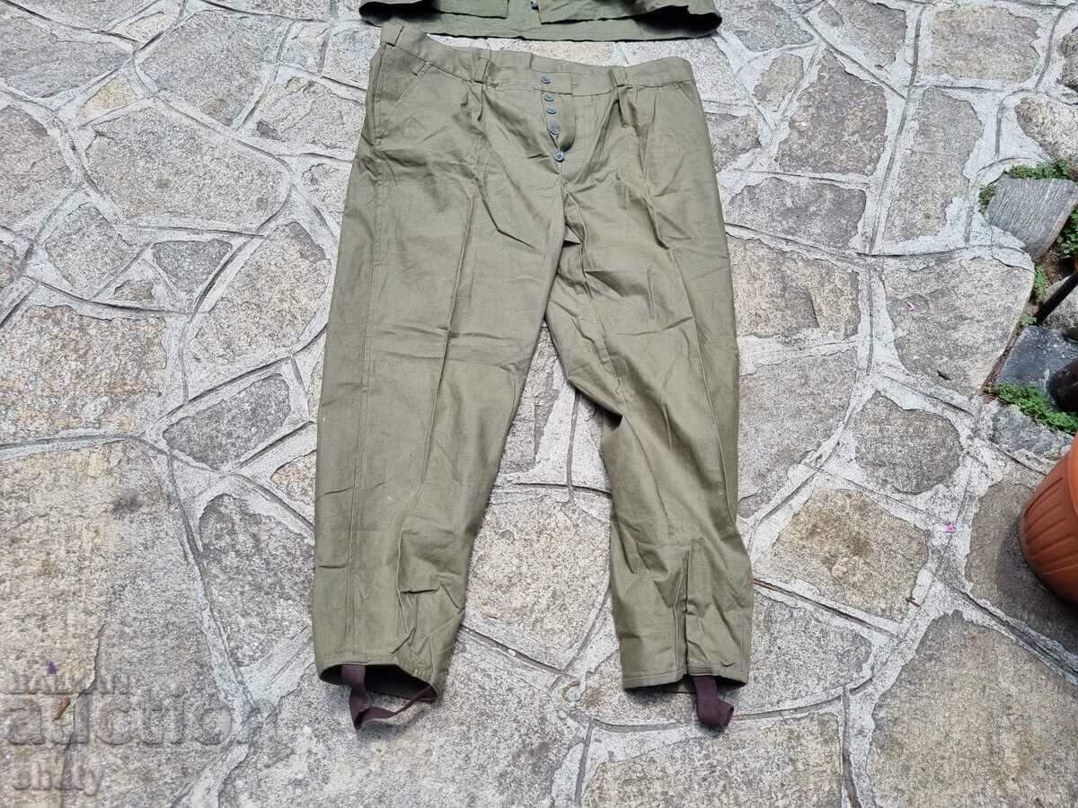 Licitație Anurak și pantaloni Licitație Anurak și pantaloni