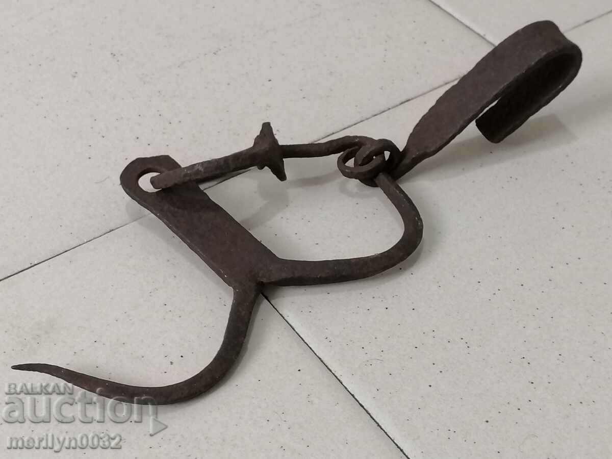 Auction Antique Wrought Iron Hook, Double Hook Auction Antique Wrought Iron Hook, Double Hook