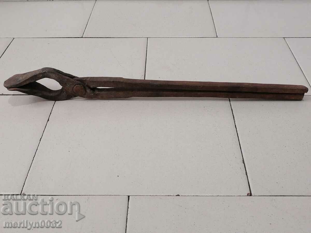 Delivery of Blacksmith's tongs wrought iron tool Delivery of Blacksmith's tongs wrought iron tool