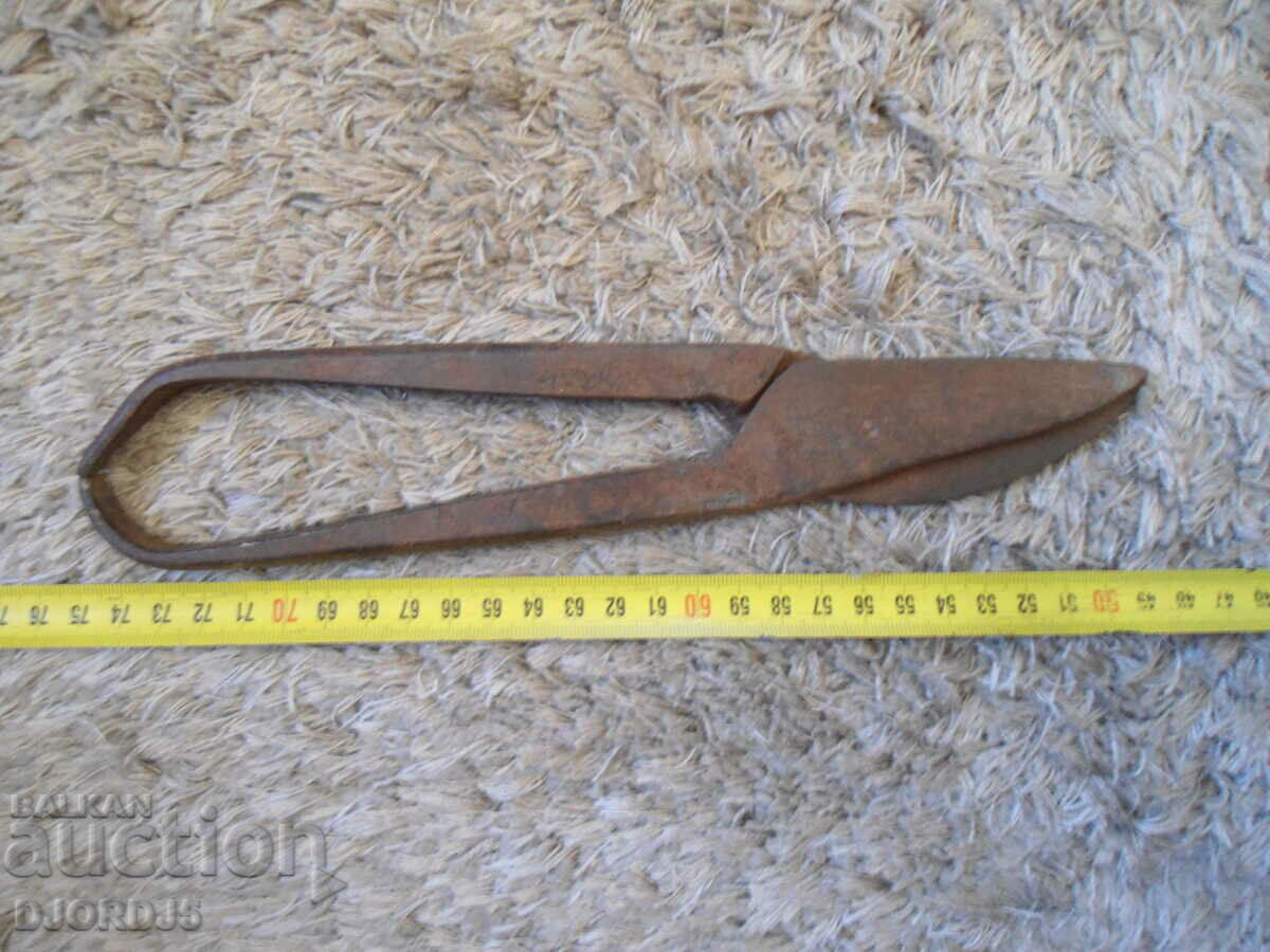 Delivery of Old sheet metal shears Delivery of Old sheet metal shears