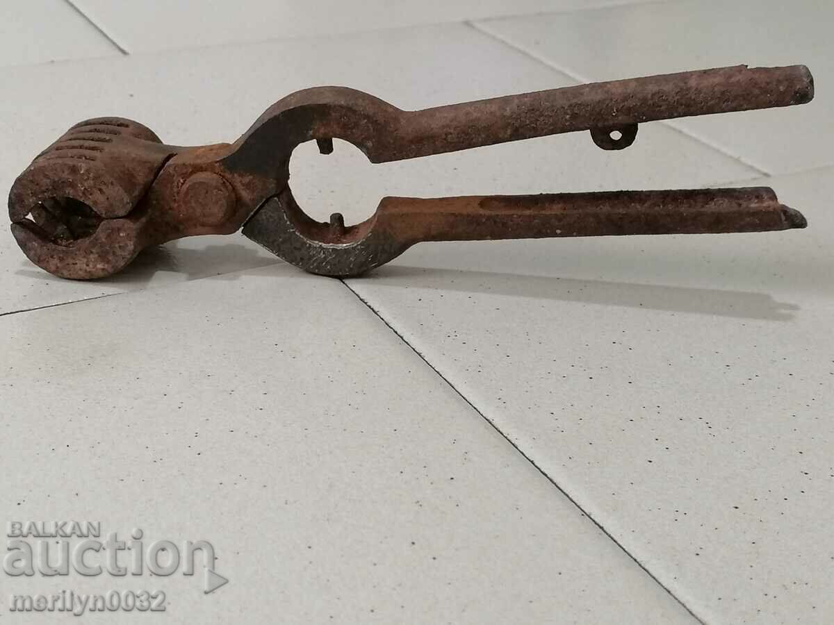 Стари клещи за чупене на орехи ковано желязо инструмент - 5