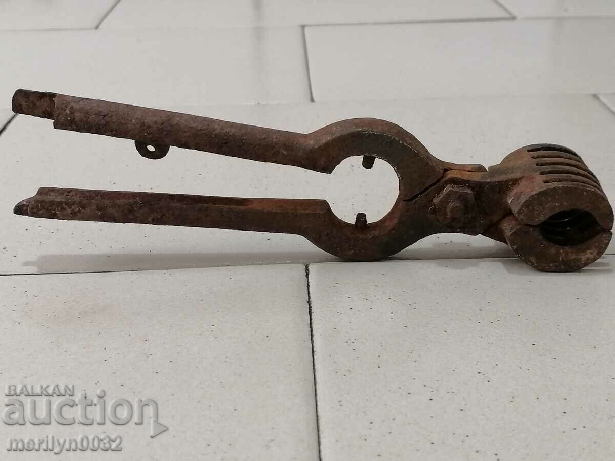 Стари клещи за чупене на орехи ковано желязо инструмент - 6