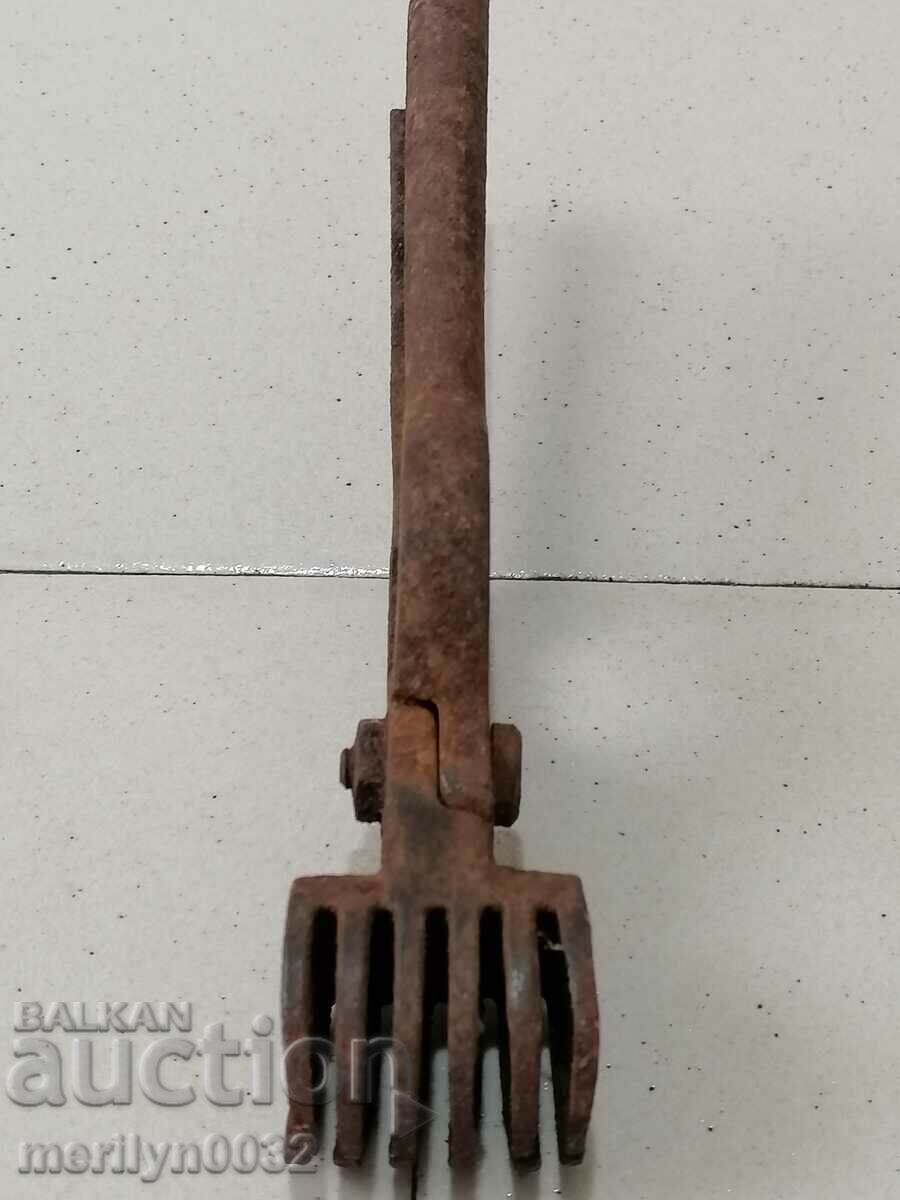 Стари клещи за чупене на орехи ковано желязо инструмент - 7