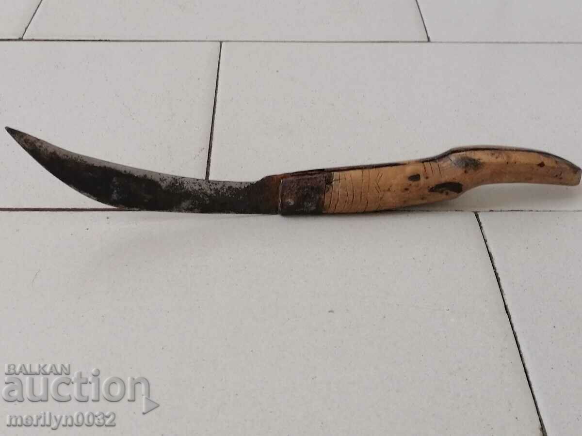 Old folding knife, dogwood shank with price 49.00 BGN | € 25.05 Old folding knife, dogwood shank with price 49.00 BGN | € 25.05