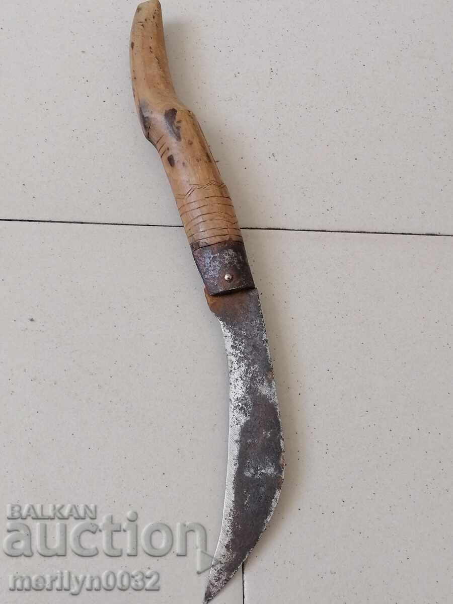 Old folding knife, dogwood shank