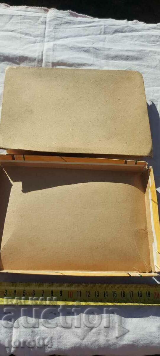 Licitație CUTIE - bomboane - DIPLOMATIC - BAIAT