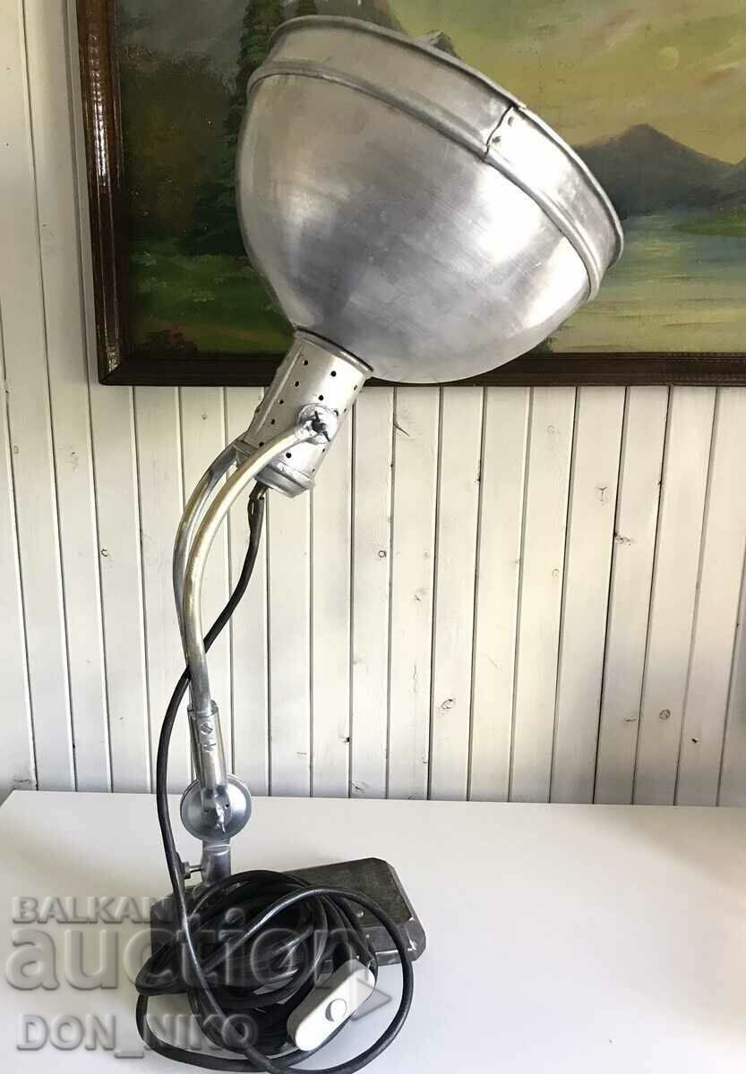 Индустриална настолна лампа