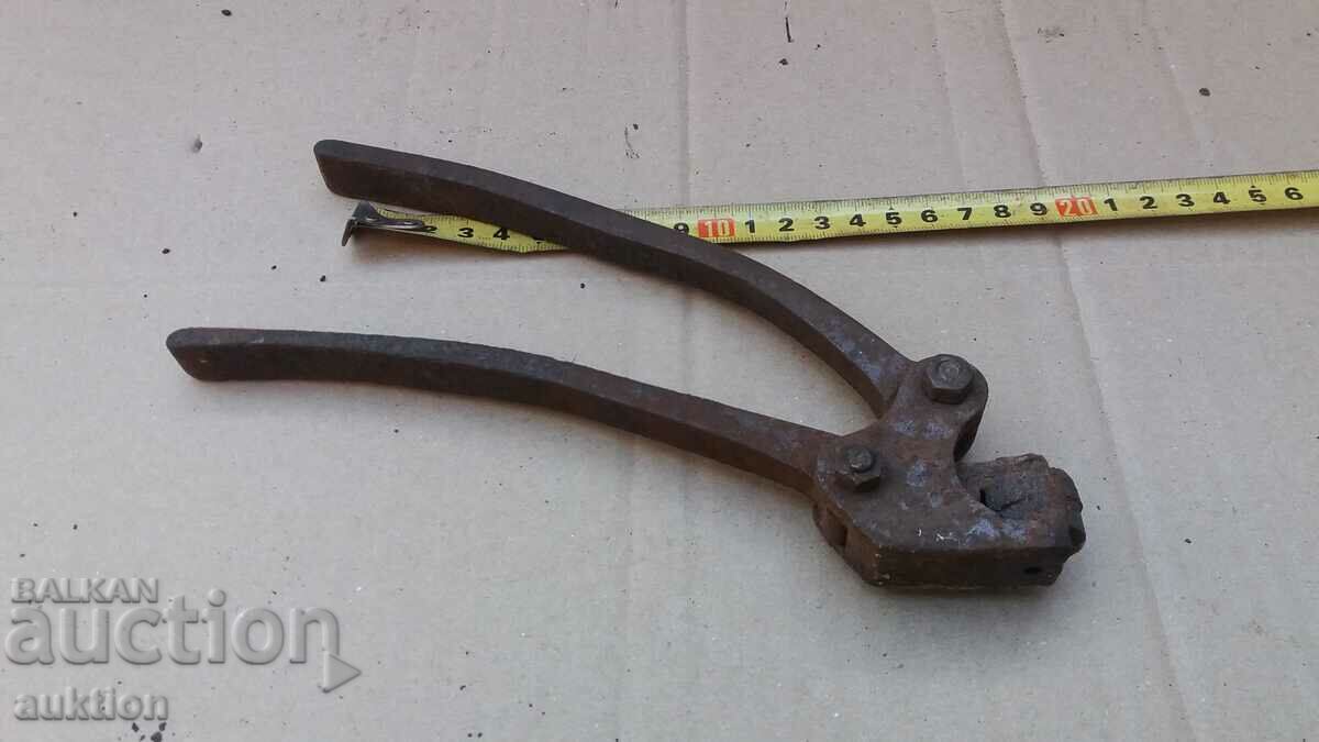 OLD SEALING PLIERS - 6 OLD SEALING PLIERS - 6