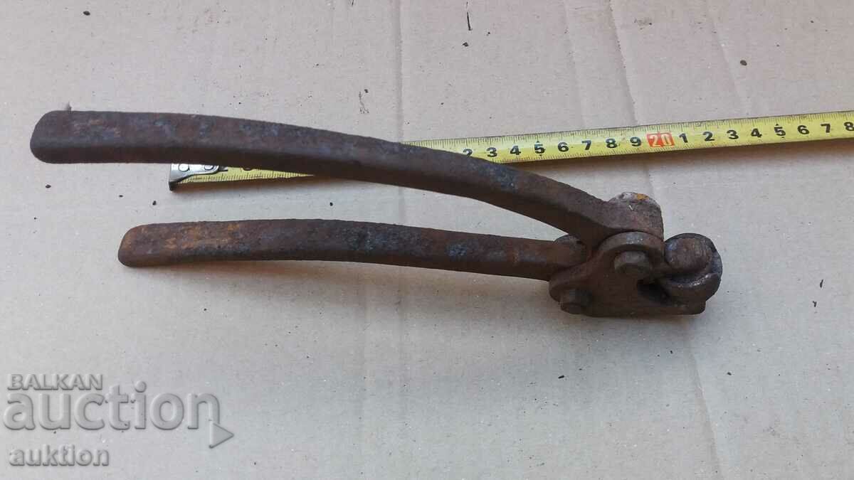 OLD SEALING PLIERS - 7 OLD SEALING PLIERS - 7