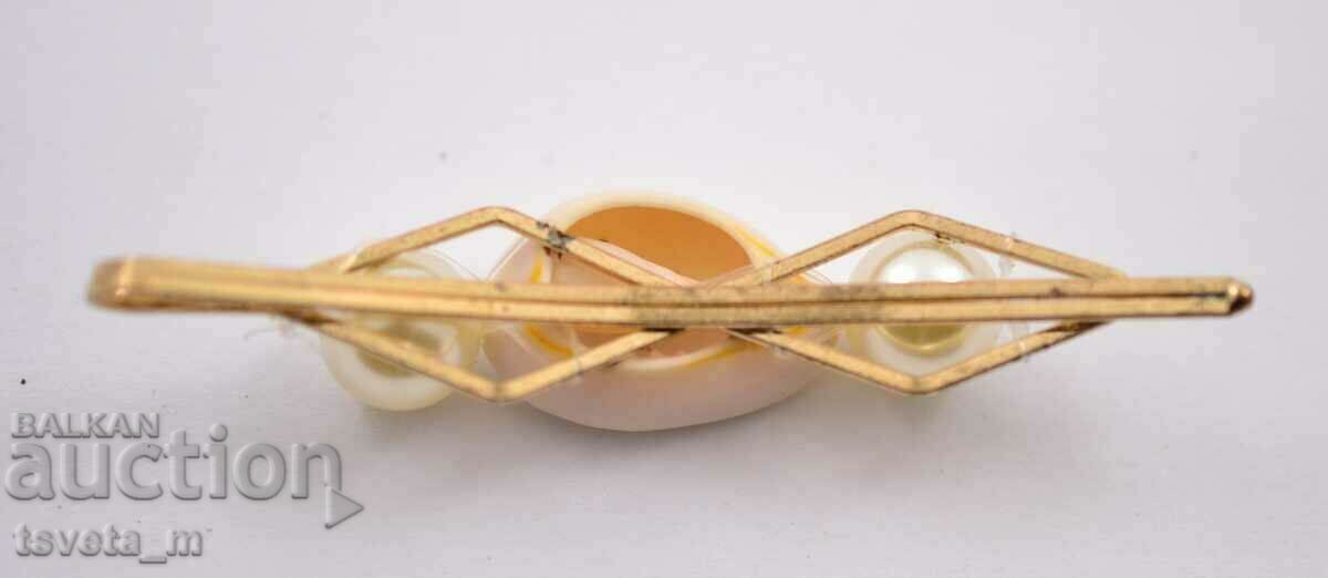 Vintage seashell brooch / hairpin with price 4.00 BGN | € 2.05 Vintage seashell brooch / hairpin with price 4.00 BGN | € 2.05