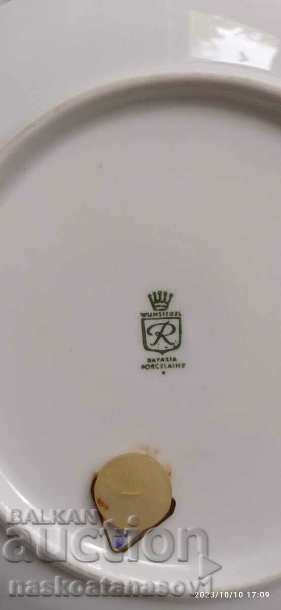 Auction Porcelain collector's plate Auction Porcelain collector's plate