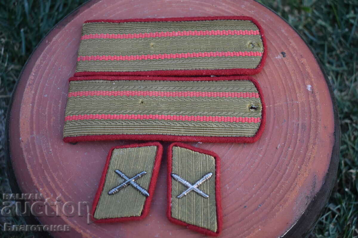 Epoleți de ofițer vechi cu preț 25.00 BGN | € 12.78 Epoleți de ofițer vechi cu preț 25.00 BGN | € 12.78