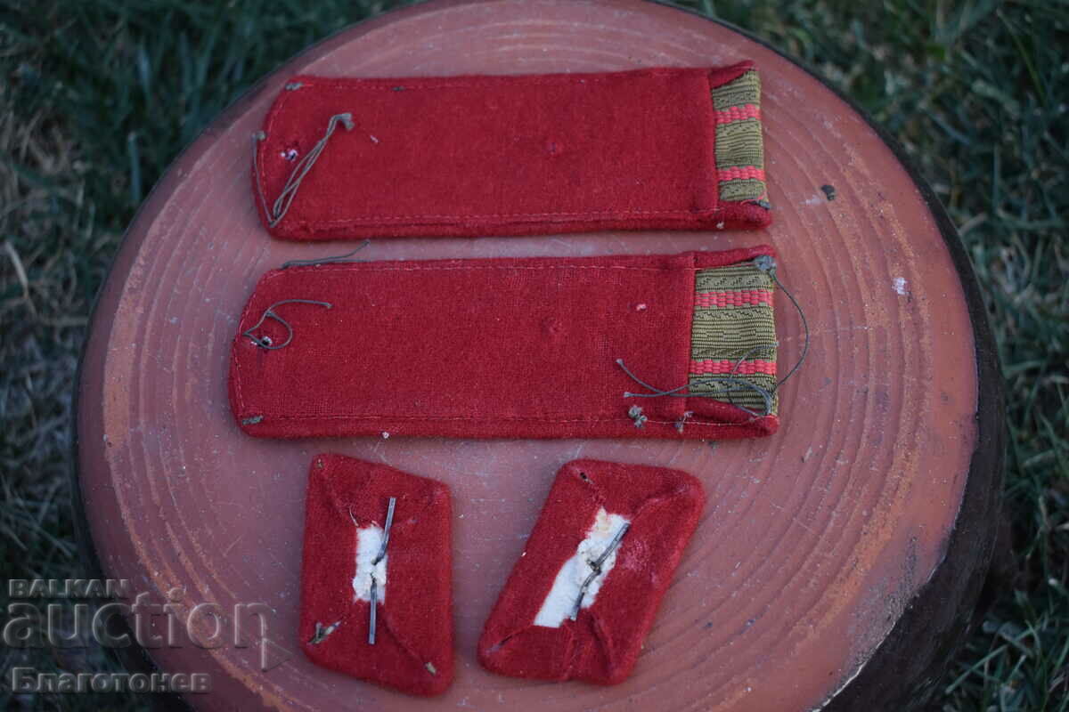 Livrarea Epoleți de ofițer vechi Livrarea Epoleți de ofițer vechi