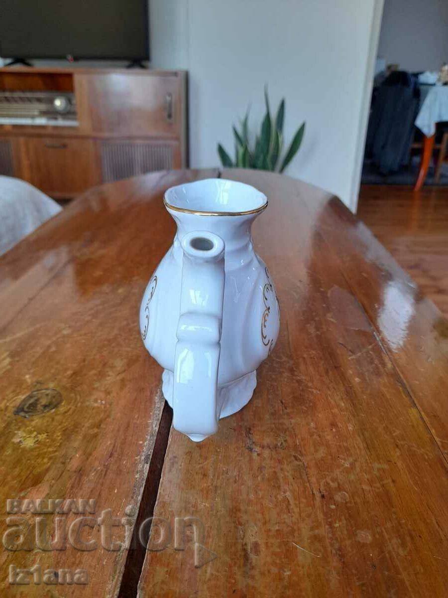 ulcior veche de porțelan, ulcior cu preț 30.00 BGN | € 15.34 ulcior veche de porțelan, ulcior cu preț 30.00 BGN | € 15.34