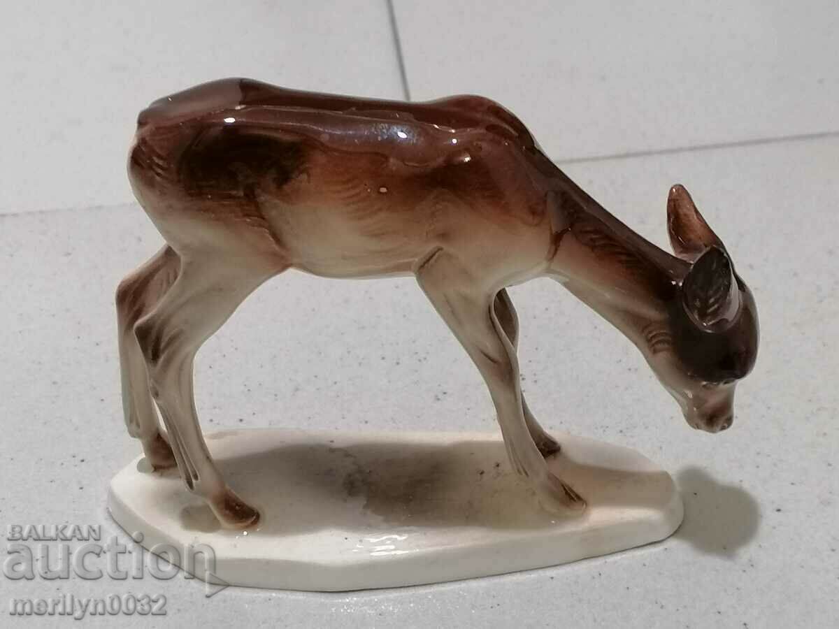 Figure statuette of a hind porcelain GDR with price 89.00 BGN | € 45.50 Figure statuette of a hind porcelain GDR with price 89.00 BGN | € 45.50