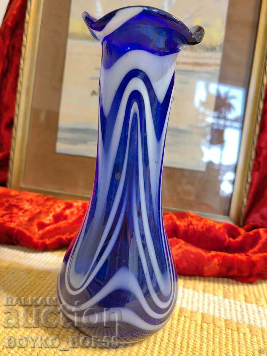 Frumoasa vaza din sticla colorata bulgareasca Soc