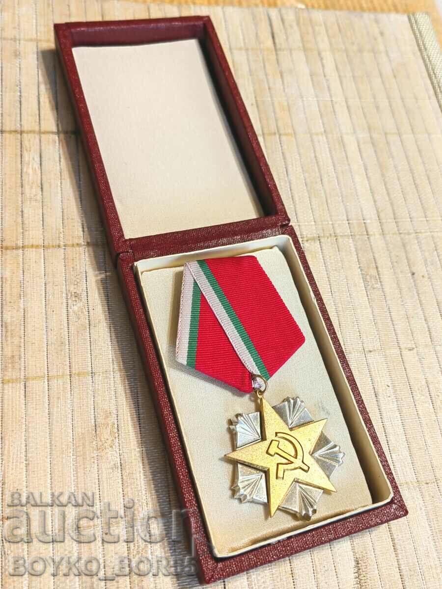 Орден на Труда Сребърен с Кутия Отлично Състояние
