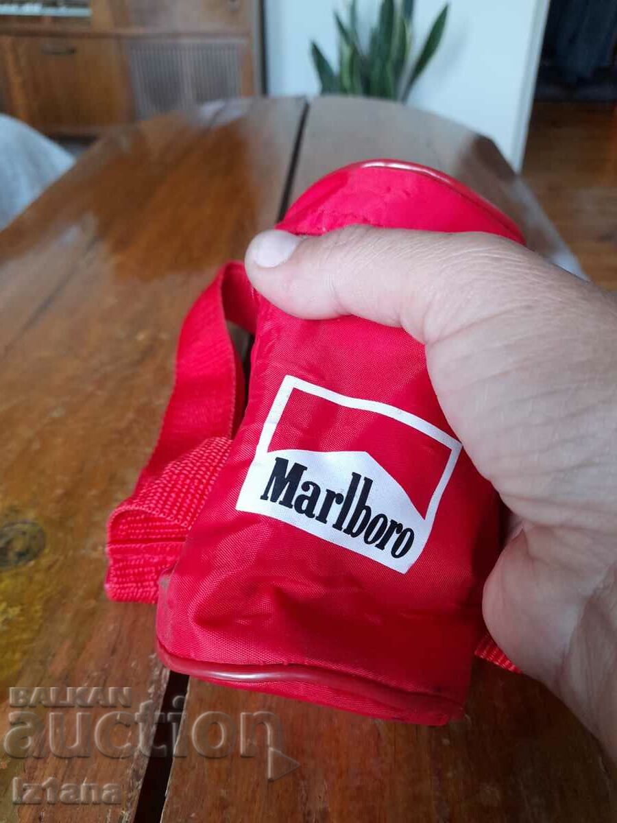 O geantă Marlboro veche cu preț 20.00 BGN | € 10.23
