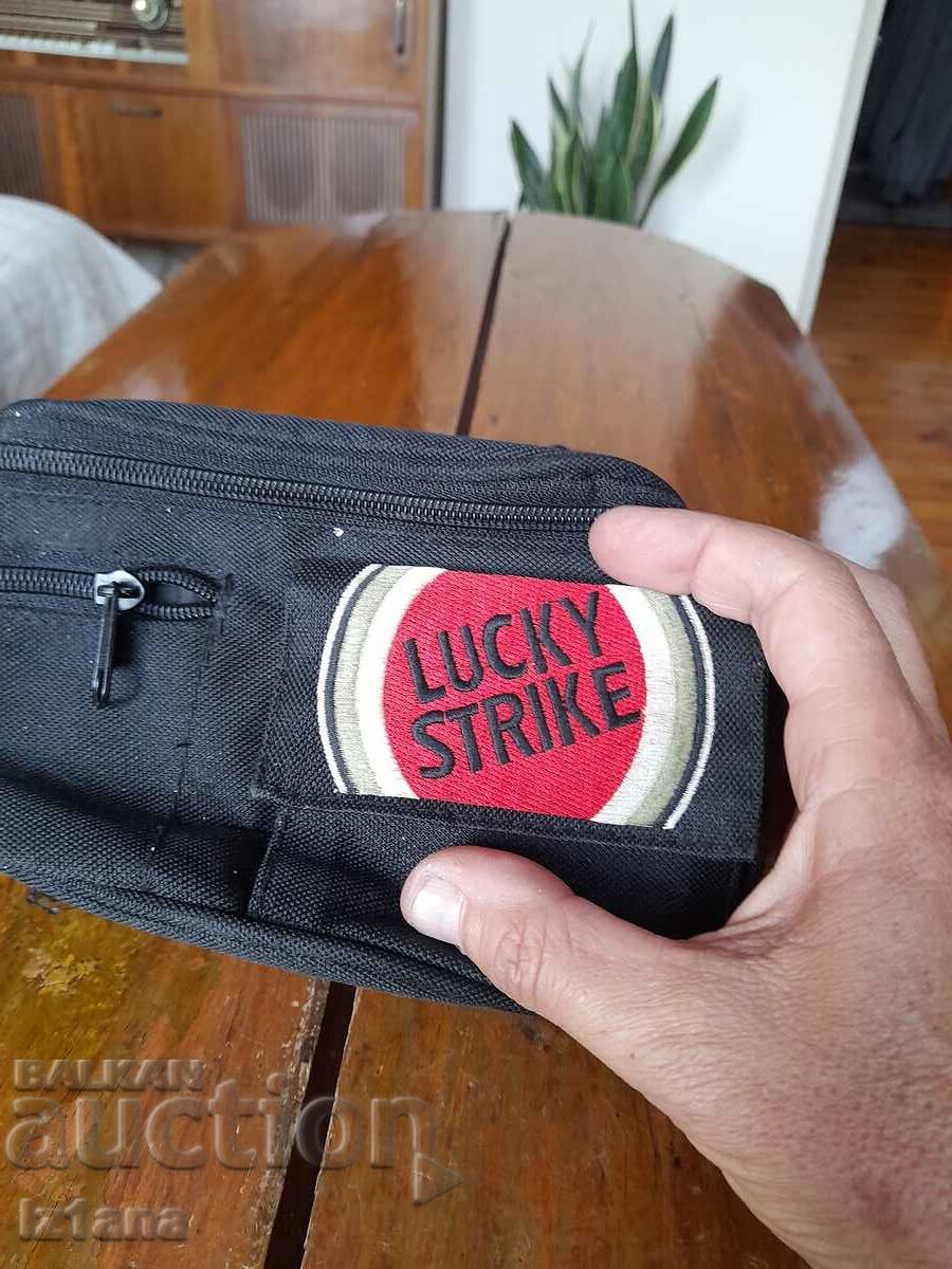 Pachetă vintage Lucky Strike cu preț 30.00 BGN | € 15.34