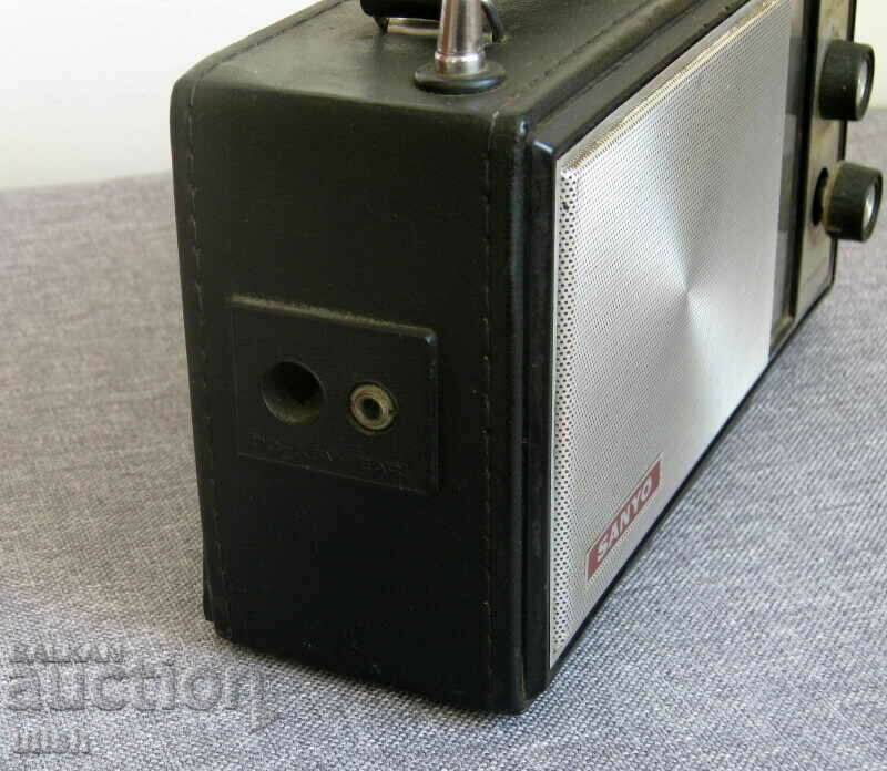 1970 Sanyo 704 - SW/MW 8 Transistor Horizontal Radio with price 60.00 BGN | € 30.68