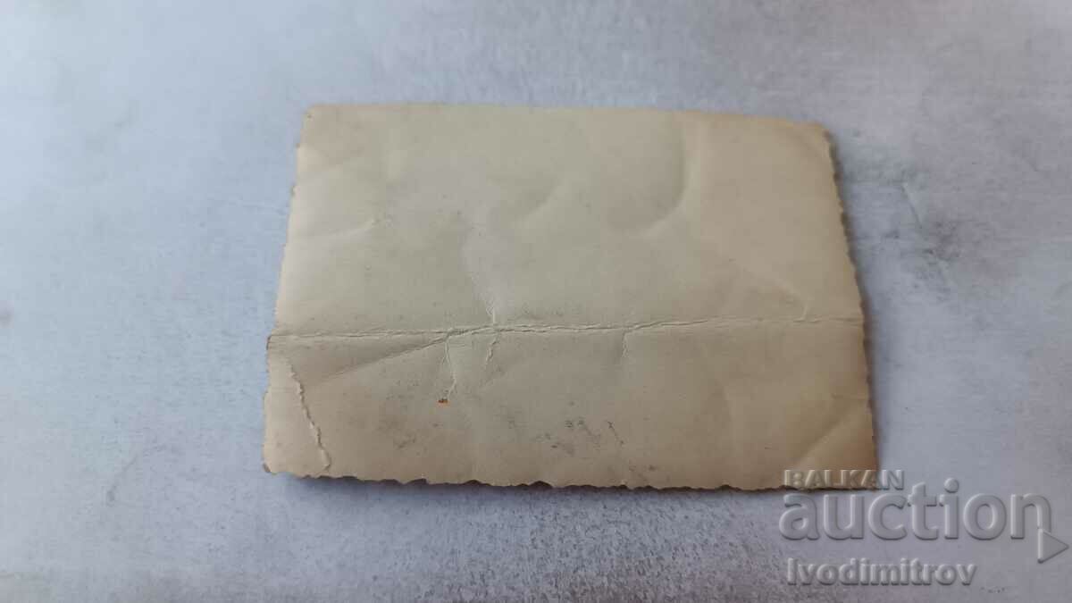 Φωτογραφία Αγόρια με μαγιό σε βράχο στη θάλασσα με τιμή 2.45 BGN | € 1.25 Φωτογραφία Αγόρια με μαγιό σε βράχο στη θάλασσα με τιμή 2.45 BGN | € 1.25