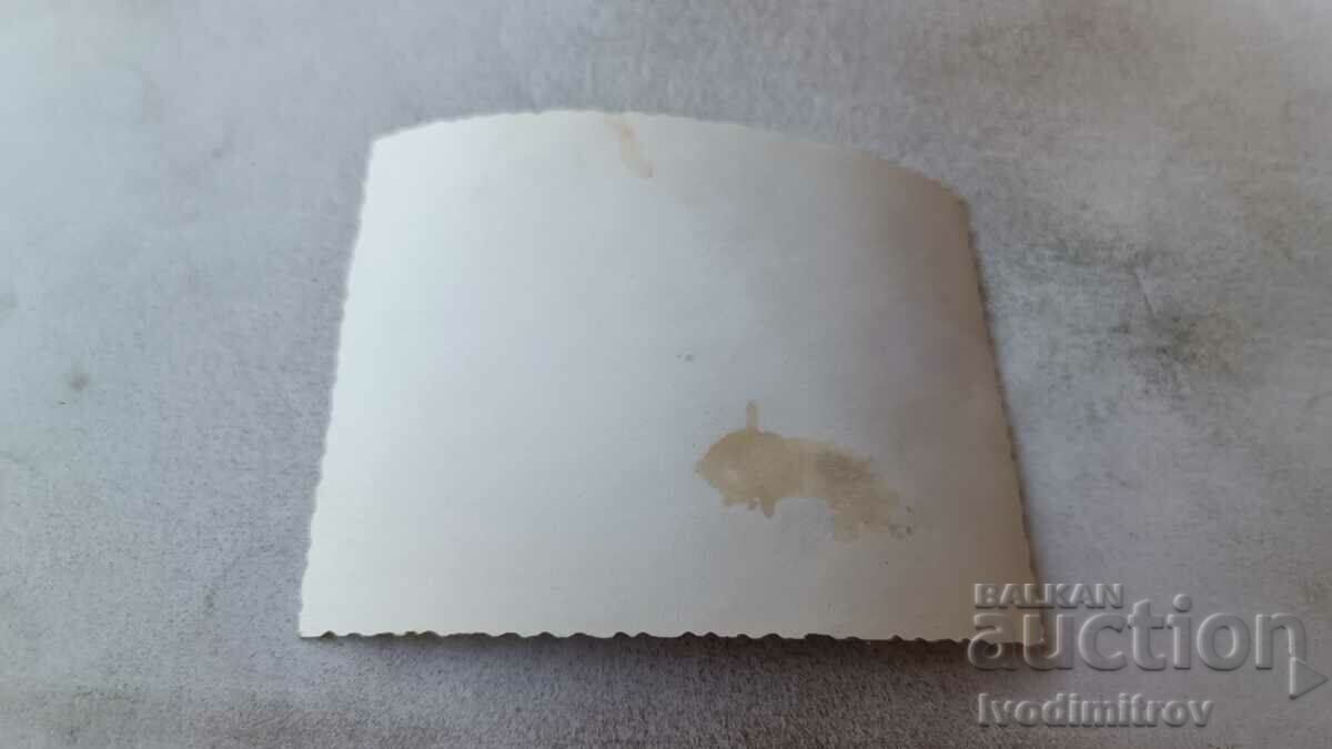 Φωτογραφία Νεαρή γυναίκα στην παραλία με τιμή 1.65 BGN | € 0.84 Φωτογραφία Νεαρή γυναίκα στην παραλία με τιμή 1.65 BGN | € 0.84