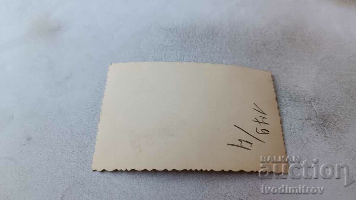 Φωτογραφία Σοφία Δύο νεαρές γυναίκες σε έναν περίπατο με τιμή 2.65 BGN | € 1.35 Φωτογραφία Σοφία Δύο νεαρές γυναίκες σε έναν περίπατο με τιμή 2.65 BGN | € 1.35