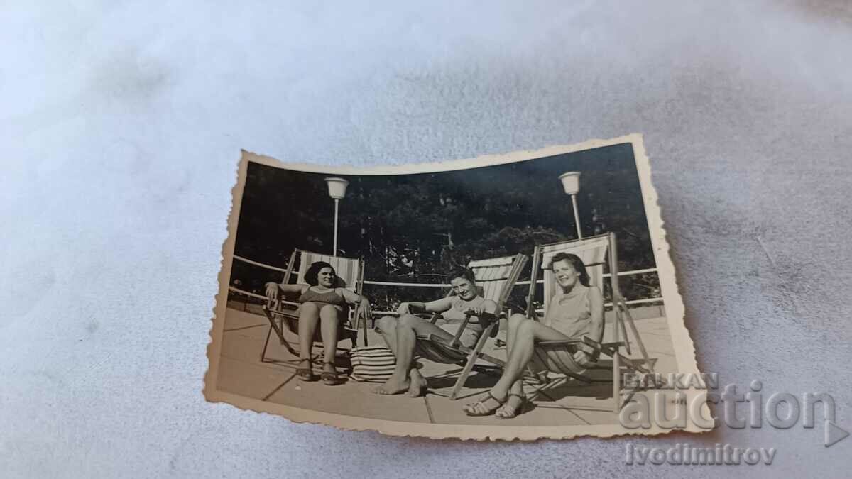 Photo Sofia Three young women on deckchairs on the beach
