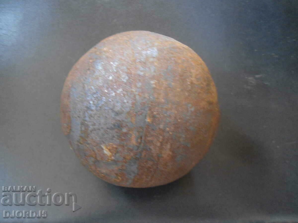 Old cannonball, about 8 kg.