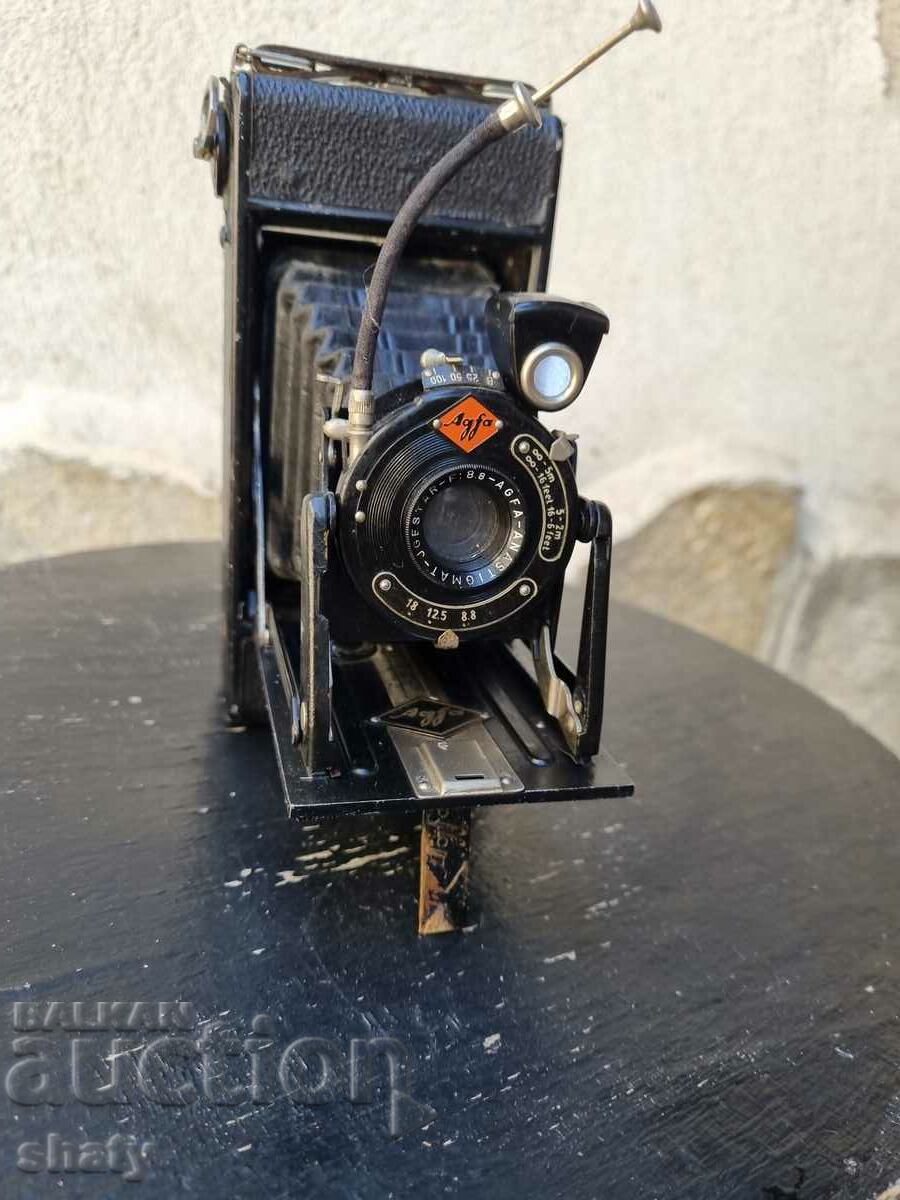 Cameră veche cu burduf cu preț 125.00 BGN | € 63.91