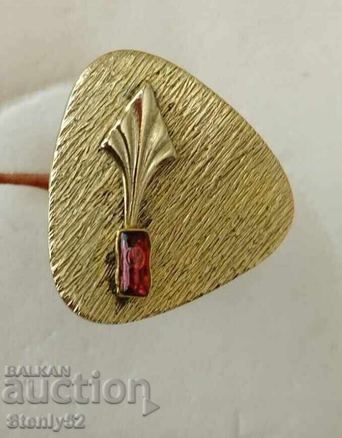 1 buc. Mâner vechi, împingător cu piatră de rubin 1 buc. Mâner vechi, împingător cu piatră de rubin