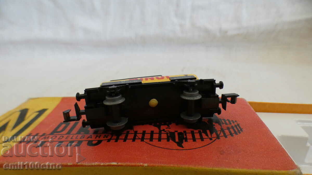 Auction PIKO N train tank wagon Auction PIKO N train tank wagon