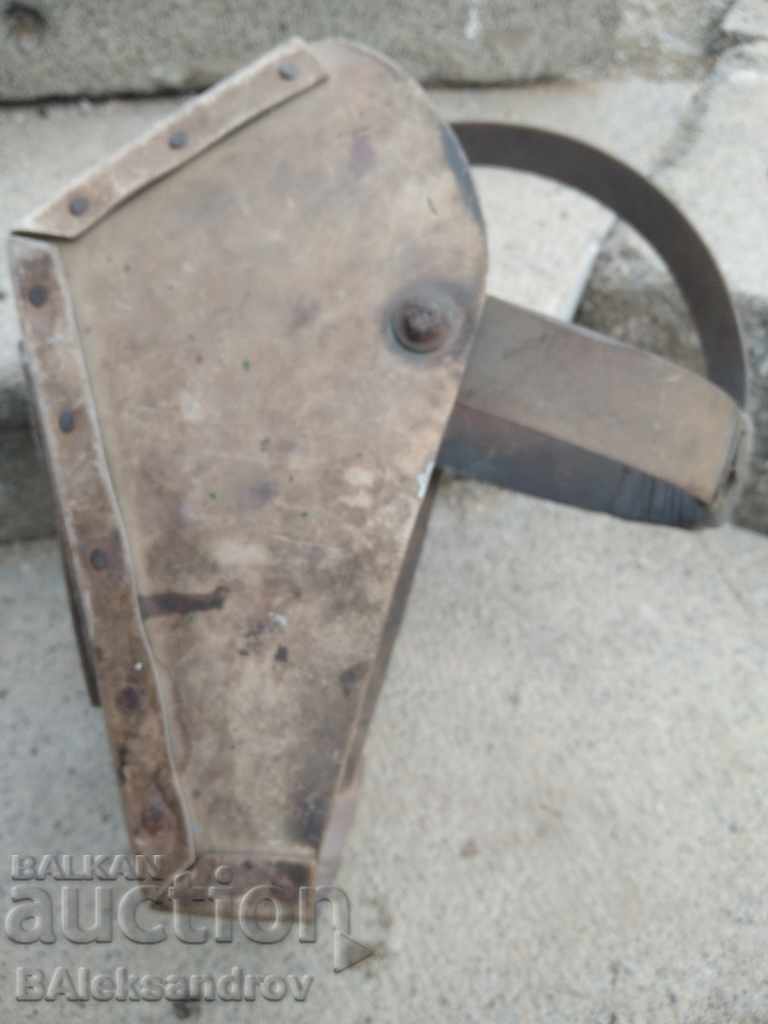 Auction An old mask, a helmet Auction An old mask, a helmet