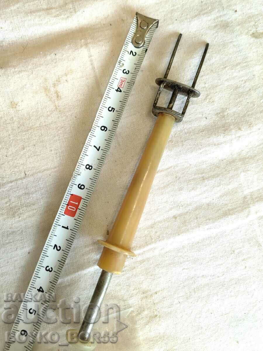 Auction Antique Utensil Serving Device Auction Antique Utensil Serving Device