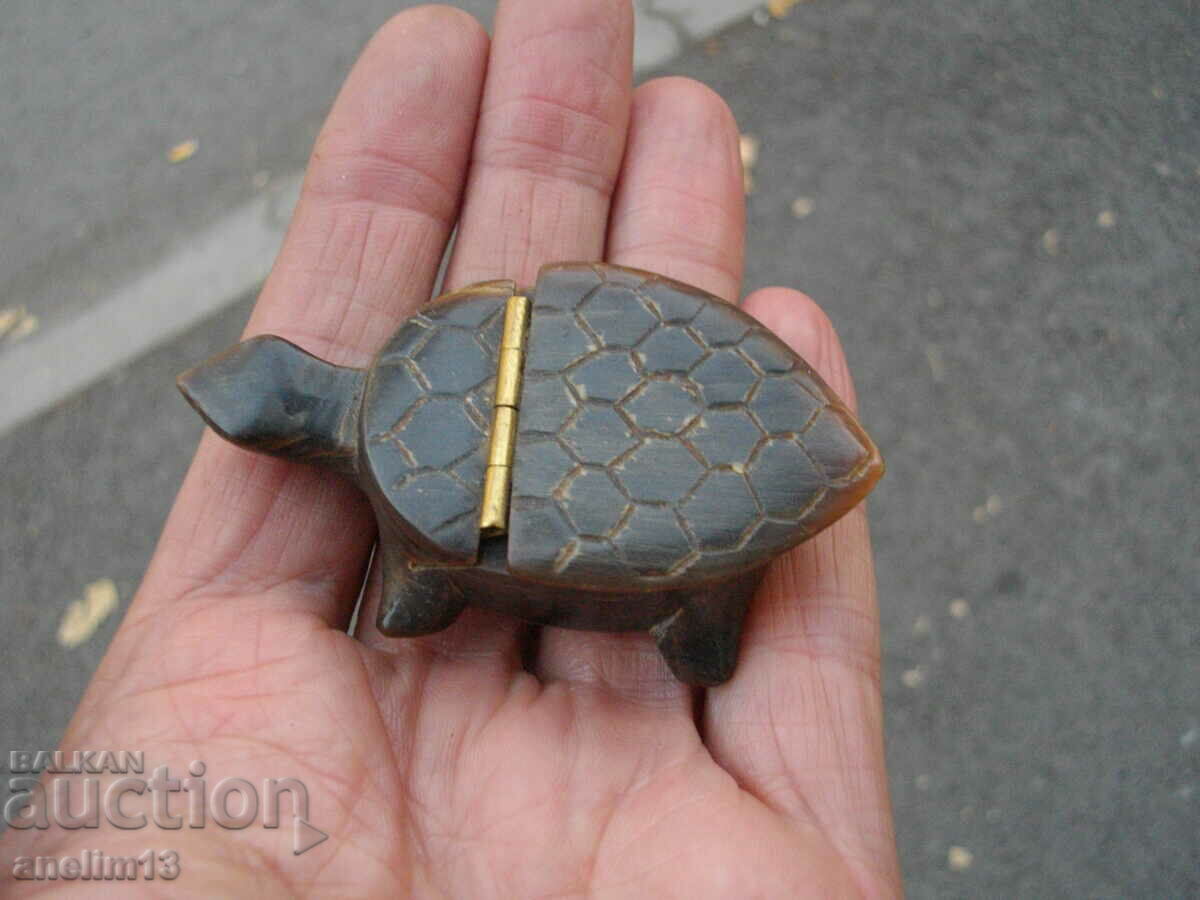 OLD BUFFALO HORN TURTLE BOX - 6 OLD BUFFALO HORN TURTLE BOX - 6