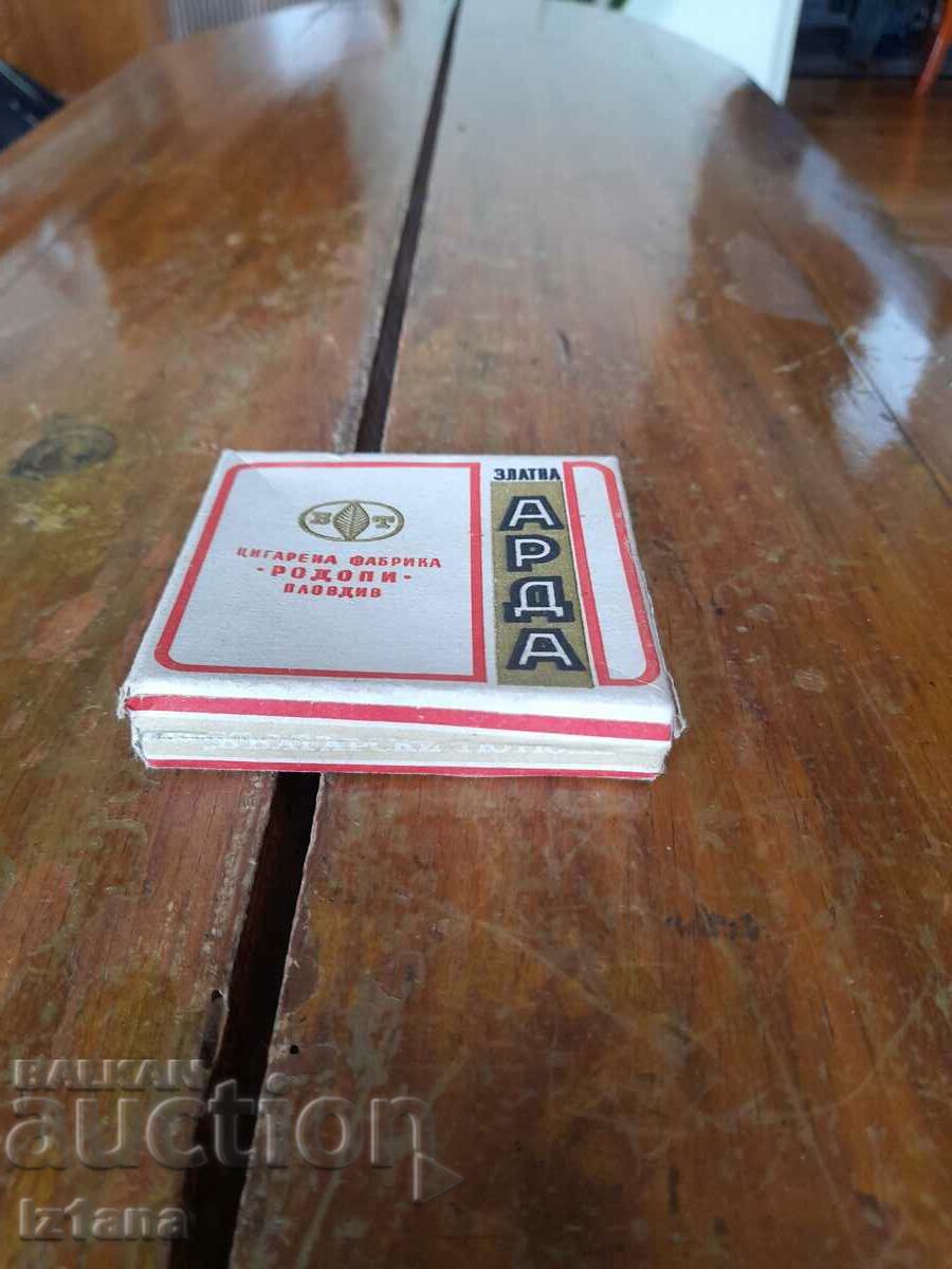 Old box of Zlatna Arda cigarettes