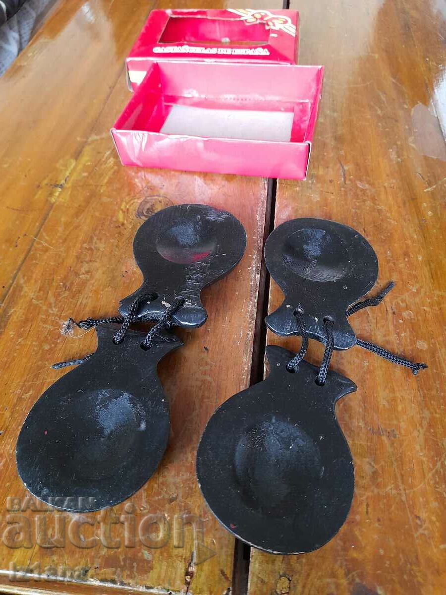 Old castanets - 5