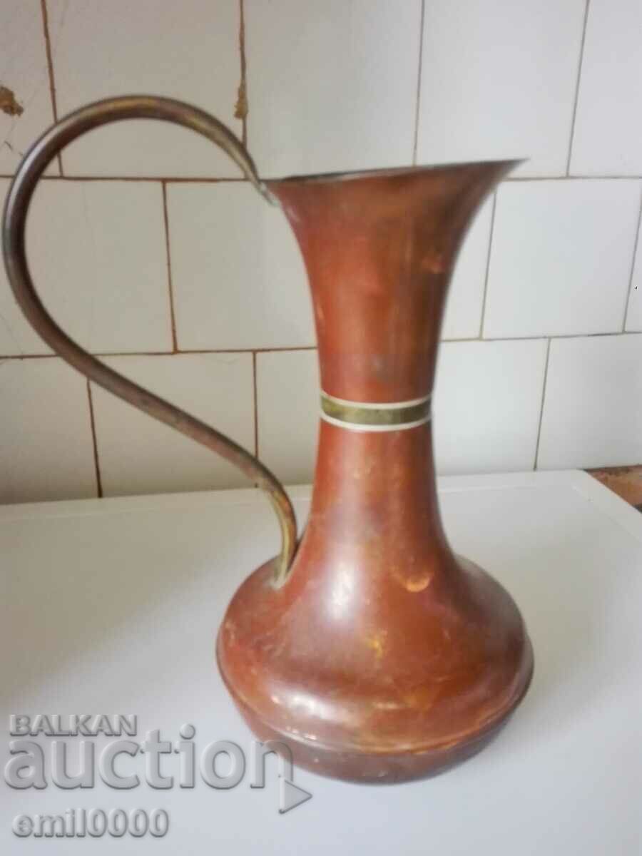 Delivery of A beautiful, large copper jug. Delivery of A beautiful, large copper jug.