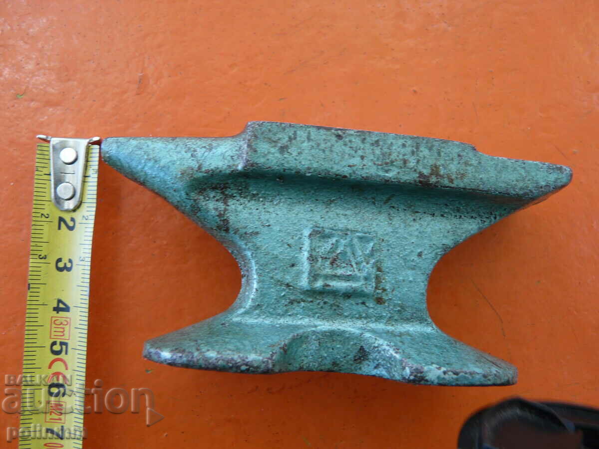 Mini anvil USSR with price 80.00 BGN | € 40.90